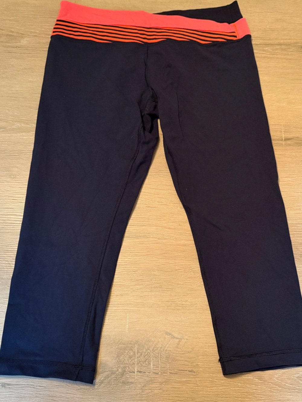 Lululemon Astro Wunder Under Crop Size 10 Black Coral Stripe Yoga Leggings